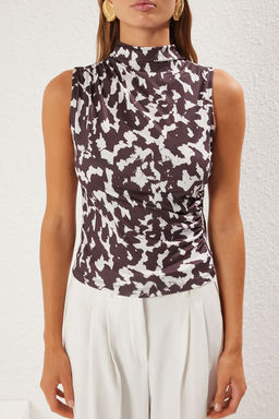 Cok Renkli Animal Bask?l? S?f?r Kol Buzgulu Vucuda Oturan Esnek Orme Bluz TWOSS24BZ00486