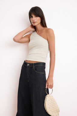 Tas Buzgu Detayl? Fitted/Vucuda Oturan Tek Omuz Esnek Orme Bluz TWOSS21BZ0590