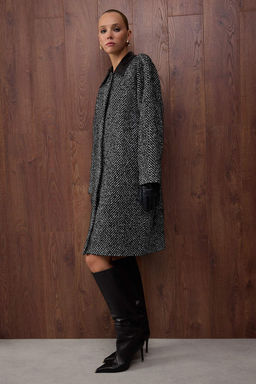 Ozel Koleksiyon Siyah Bal?ks?rt? Yaka Detayl? Mono Kapama Oversize Uzun Kase Kaban TWOAW26KB00043 - Trendyolmilla фото 4