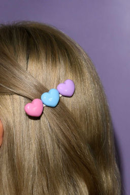 Заколка для волос зажим, арт. 71772 / 10 СЕРДЕЧКИ (в наборе: 1шт., 6,5 см, черный металл, полиэфирная смола, цвет: розовый, фиолетовый, голубой, подложка из мелованного картона + ПЭТ-пакет с европодвесом)
