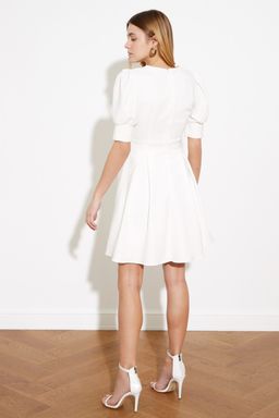 Beyaz Kruvaze Yaka Skater/Belden Ac?lan Mini Dokuma Elbise TWOSS20EL1639