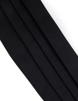 Черный костюм с галстуком-бабочкой и поясом