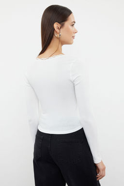 Trendyolmilla Siyah Kare Yaka Dantel Detayl? Crop/K?sa Orme Bluz TWOAW25BZ00007