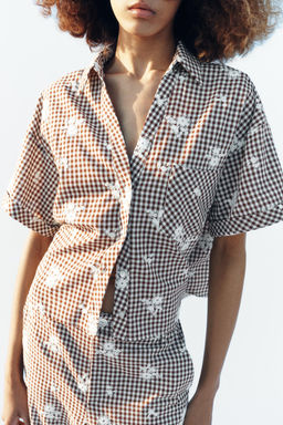 CAMISA CUADROS BORDADOS / Marr?n / Crudo