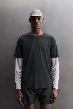CAMISETA T?CNICA ESTRUCTURA / Negro