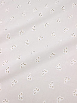 Шитье Бабочки-2 цв.молочно-белый общ.1.48м, ш.вышитой части 1.35м, батист, хлопок-100%, 100гр/м.кв