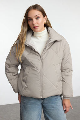 TRENDYOLMILLA Siyah Oversize Su Itici Sisme Kapitone Mont TWOAW24MO00146 фото 26