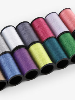 Швейный набор, 42 предмета, в футляре, 12×12×3 см, чёрный