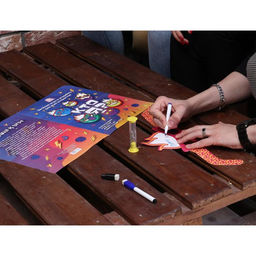 Настольная игра «Кто Я?» 6 очков, 2 стираемых маркера, часы песочные 1 мин