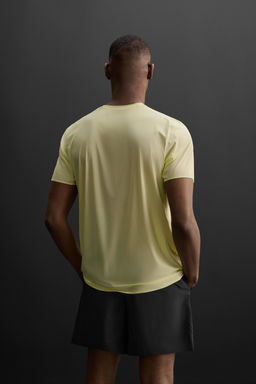 LIGHTWEIGHT TECHNICAL T-SHIRT - Zara фото 3
