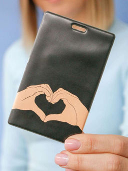 Держатель для карт Heart in my hand (6,5 х 10,4 см)