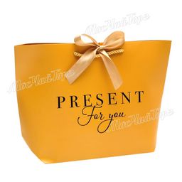 Пакет подарочный Present for you, 37*25*11 см  (желтый)