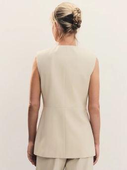 Жилет из тенселя и хлопка с декоративной пуговицей / Zarina  фото 5