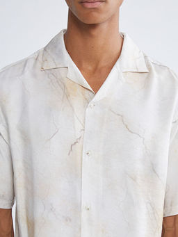 Regular Fit Resort Yaka K?sa Kollu Desenli Erkek G?mlek