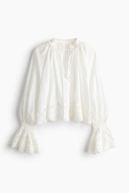 Blusa con detalles de encaje