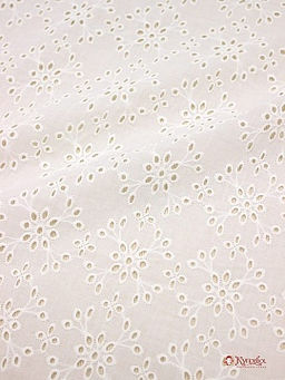 Шитье Цветочные ромбики цв.молочно-белый, ш.1.5м (вышит.часть1.32м), батист, хлопок-100%