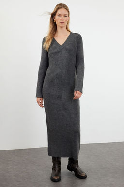 TRENDYOLMILLA Tas Maxi Triko Yunlu Basic Elbise TWOAW25EL00002  фото 16