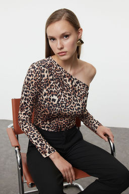 TRENDYOLMILLA Siyah Asimetrik Yaka Uzun Kollu Esnek Alttan C?tc?tl? Orme Body TWOAW22BD0080 фото 43