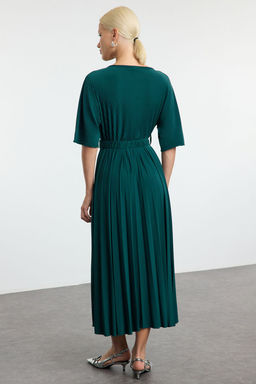 TRENDYOLMILLA Zumrut Yesili Skater Kemerli Truvakar Kollu Maxi Esnek Orme Elbise TWOAW25EL00465 фото 10