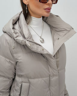 Пальто зимнее утепленное с капюшоном женское бежевого цвета 7618B