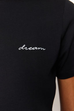 TRENDYOLMILLA Siyah 100 Pamuk Slogan Nak?sl? Regular Kal?p Orme T-Shirt TWOSS24TS00097  фото 9