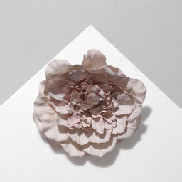 Брошь-заколка текстильная «Цветок Пион», серая