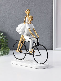 Сувенир полистоун "Парочка на велосипеде" бело-золотой 8,5х23х29 см