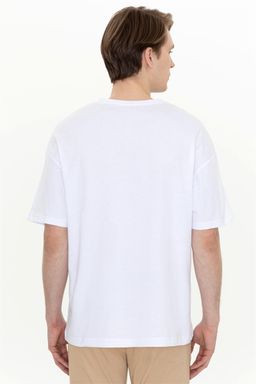 Мужская белая футболка оверсайз с круглым вырезом