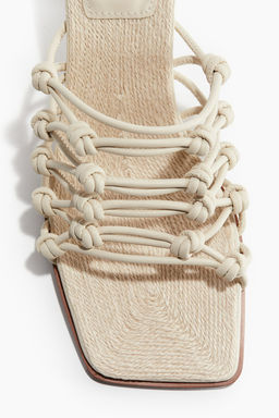 Sandalias de tacon con nudos decorativos - H&m фото 3