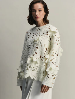 Фактурный джемпер с объёмными цветами / Zarina