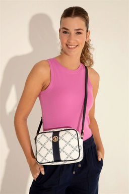 Женская белая сумка через плечо Неожиданная скидка в корзине