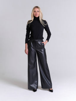 Широкие брюки из экокожи