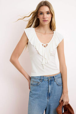 Ekru Fitted/Vucuda Oturan V Yaka Volanl?/F?rf?rl? Yumusak Orme Bluz TWOSS26BZ00359