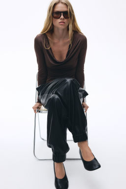 Top con escote drapeado - H&m фото 7