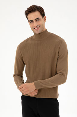 Мужской свитер цвета хаки Неожиданная скидка в корзине