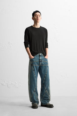 STRAIGHT-LEG JEANS WITH SEAM DETAILS