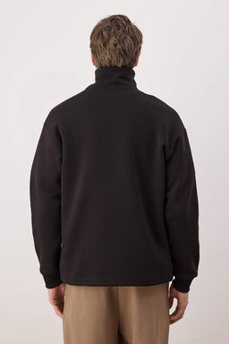 Siyah Yaka Detayl? Dik Yaka Yeni Oversize/Genis Kesim Kal?n/Ici Polarl? Sweatshirt TMNAW26SW00003