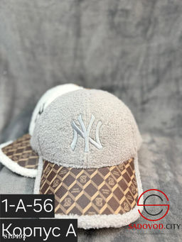 Зимняя женская кепка с вышивкой