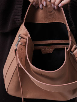 Сумка кожаная на плечо Azaro 30925 бежевая нуга