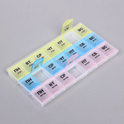 Цена за 3 шт. Таблетница - органайзер 21 ячейка "Три недельки", цвет как на фото, 21,5*12*2,3см (пакет с подвесом)