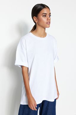 Beyaz %100 Kal?n Pamuklu Premium Oversize/Genis Kal?p Bisiklet Yaka Orme T-Shirt TWOSS23TS00040