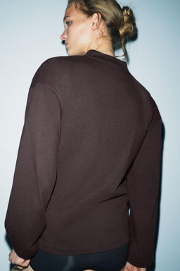 RUSTIC V-NECK T-SHIRT