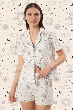Trendyolmilla Ekru 100% Pamuklu Galaksi Desenli Biyeli Sortlu Orme Pijama Tak?m? THMSS25PT00373
