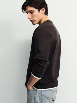 Контрастный лонгслив хенли / Zarina