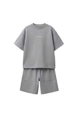 CONJUNTO CAMISETA Y BERMUDA INTERLOCK / Gris vigor?