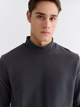 Dik Yaka Erkek Sweatshirt