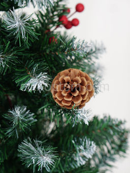 Елка Украинская белоснежная (шишки и красные ягоды) 150 см - Ип лебедев о.ю фото 6