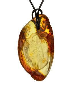 Кулон из натурального балтийского янтаря с резьбой Ангел-Хранитель