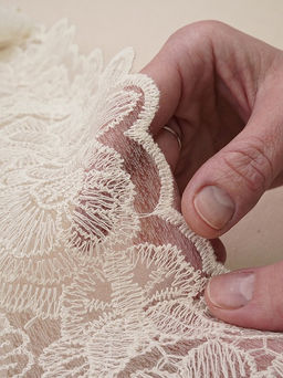 Кружевное полотно Ажурный сад (фестон с 2х ст.) цв.кремовый, ш.1.3м, хл-80%, нейлон-20% - Купава фото 4