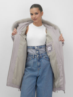 Пальто зимнее утепленное с мехом и капюшоном тренд светло-коричневого цвета 7630SK - Visdeer фото 13